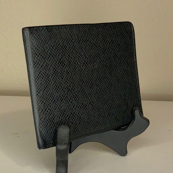 Louis Vuitton Taiga Bifold Wallet in Black Grained Leather (4.5" x 3.5") - Picture 3 of 11